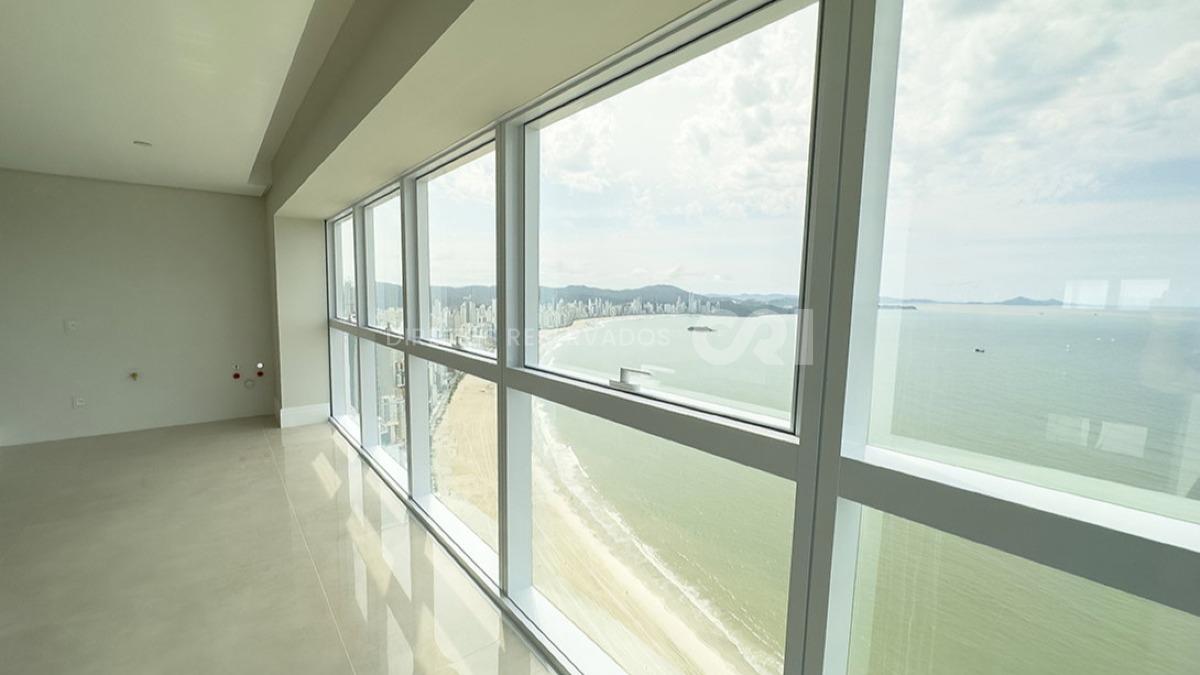 Apartamento com 4 suítes no edifício One Tower, na Barra Sul de Balneário Camboriú
