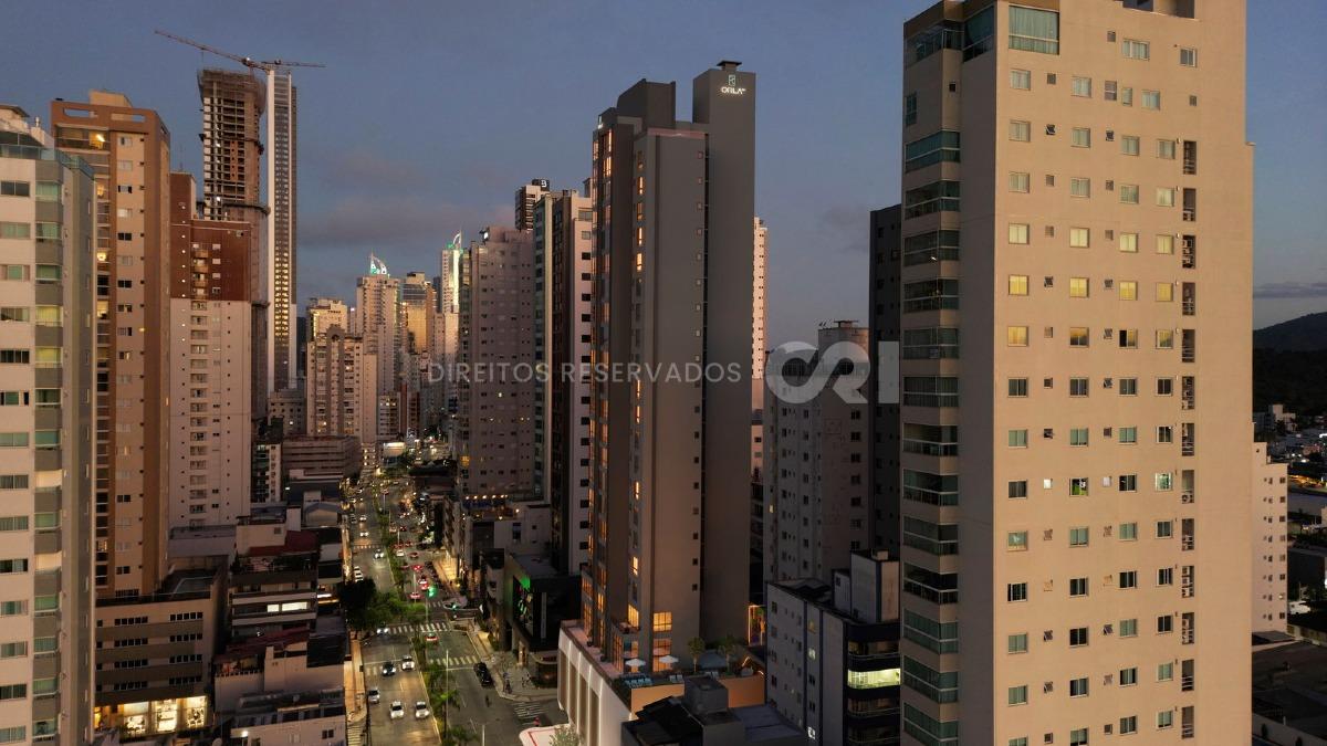 Apartamento com 3 suítes no Avenue no Centro em Balneário Camboriú