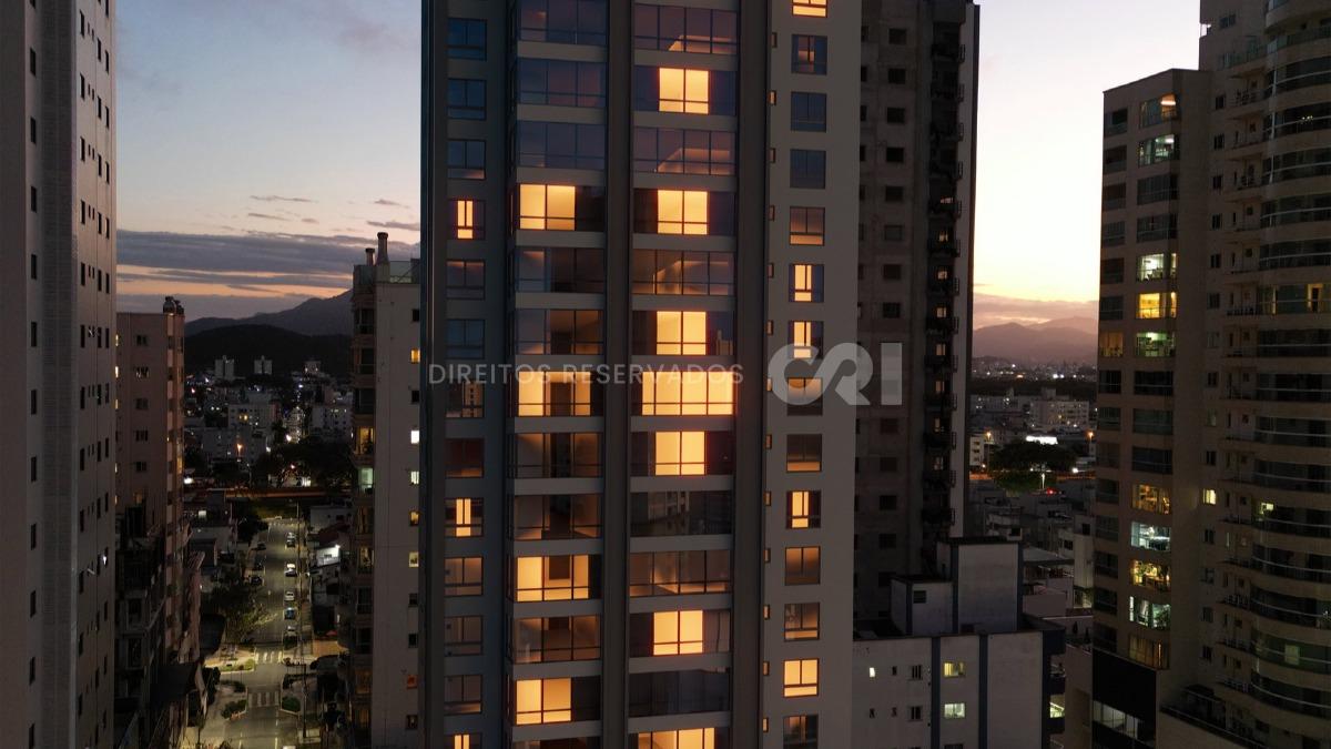 Apartamento com 3 suítes no Avenue no Centro em Balneário Camboriú