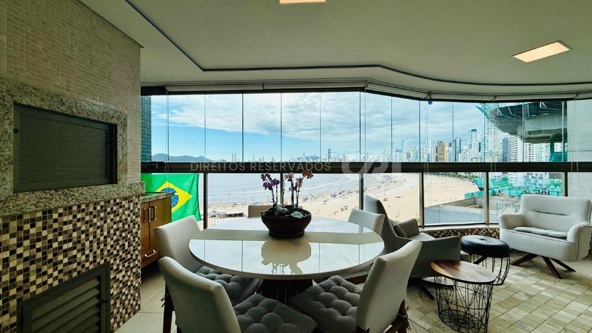Apartamento Frente Mar com 3 Suítes no Edifício Arc de Triomphe no Pioneiros em Balneário Camboriú