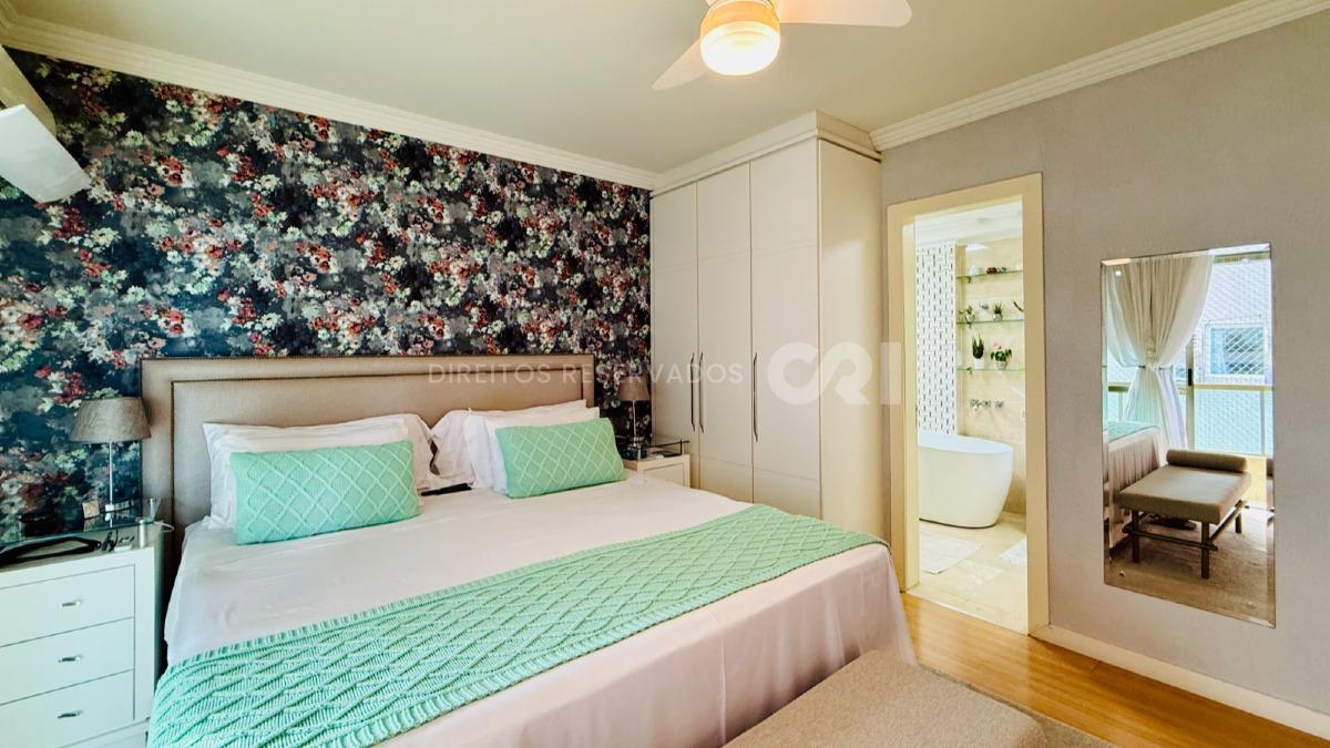 Apartamento Frente Mar com 3 Suítes no Edifício Arc de Triomphe no Pioneiros em Balneário Camboriú