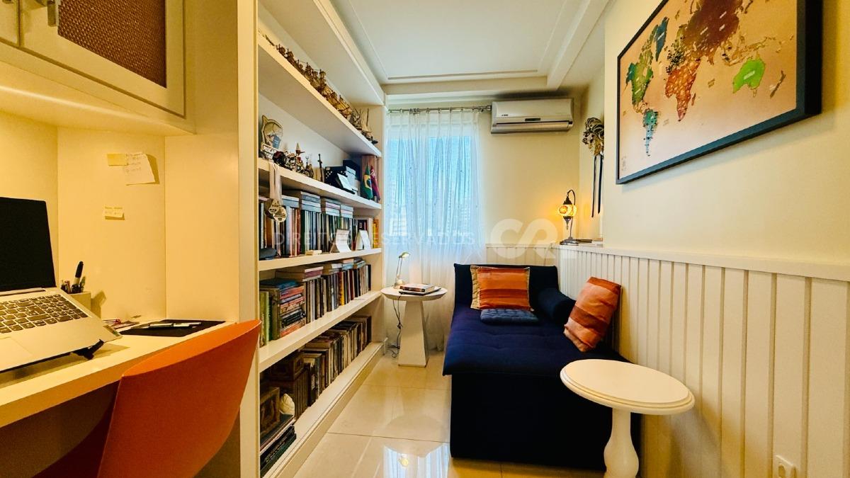 Apartamento Frente Mar com 3 Suítes no Edifício Arc de Triomphe no Pioneiros em Balneário Camboriú
