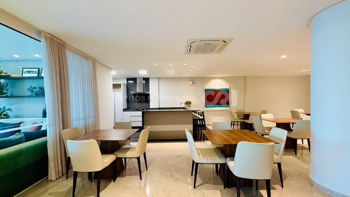 Apartamento Frente Mar com 3 Suítes no Edifício Arc de Triomphe no Pioneiros em Balneário Camboriú
