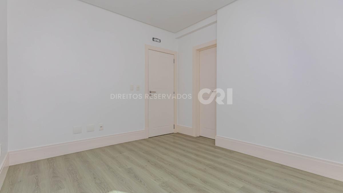 Apartamento com 3 suítes no Edifício Le Park na Avenida Brasil em Balneário Camboriú