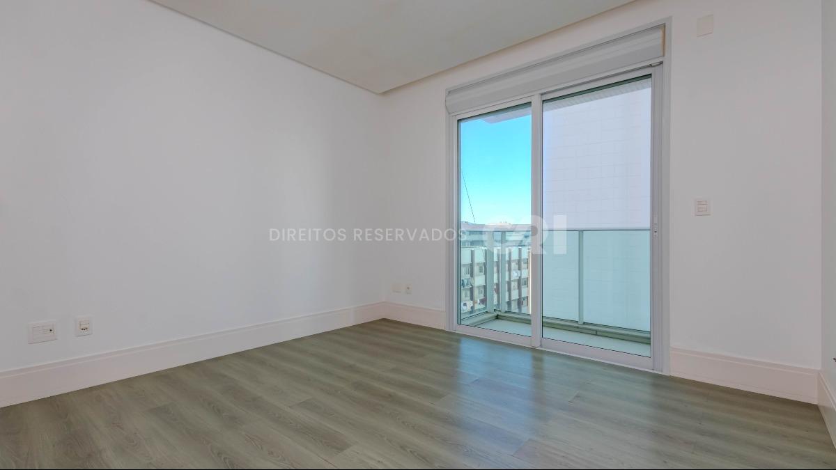 Apartamento com 3 suítes no Edifício Le Park na Avenida Brasil em Balneário Camboriú