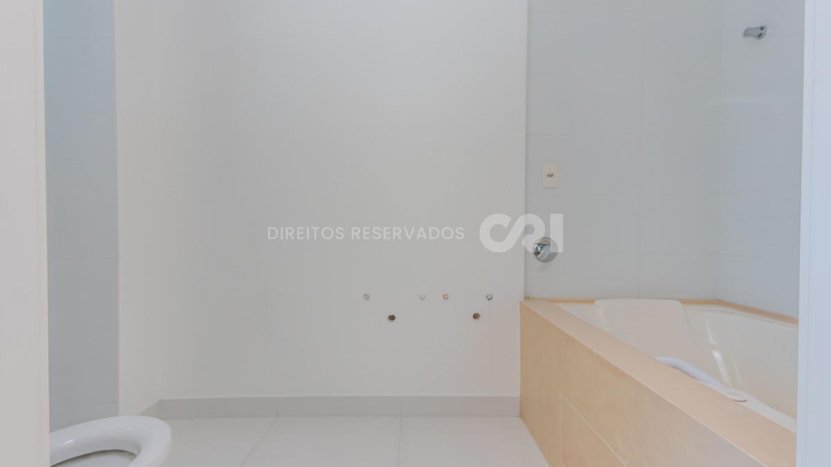 Apartamento com 3 suítes no Edifício Le Park na Avenida Brasil em Balneário Camboriú