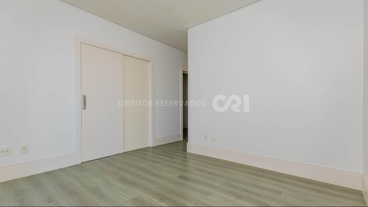 Apartamento com 3 suítes no Edifício Le Park na Avenida Brasil em Balneário Camboriú