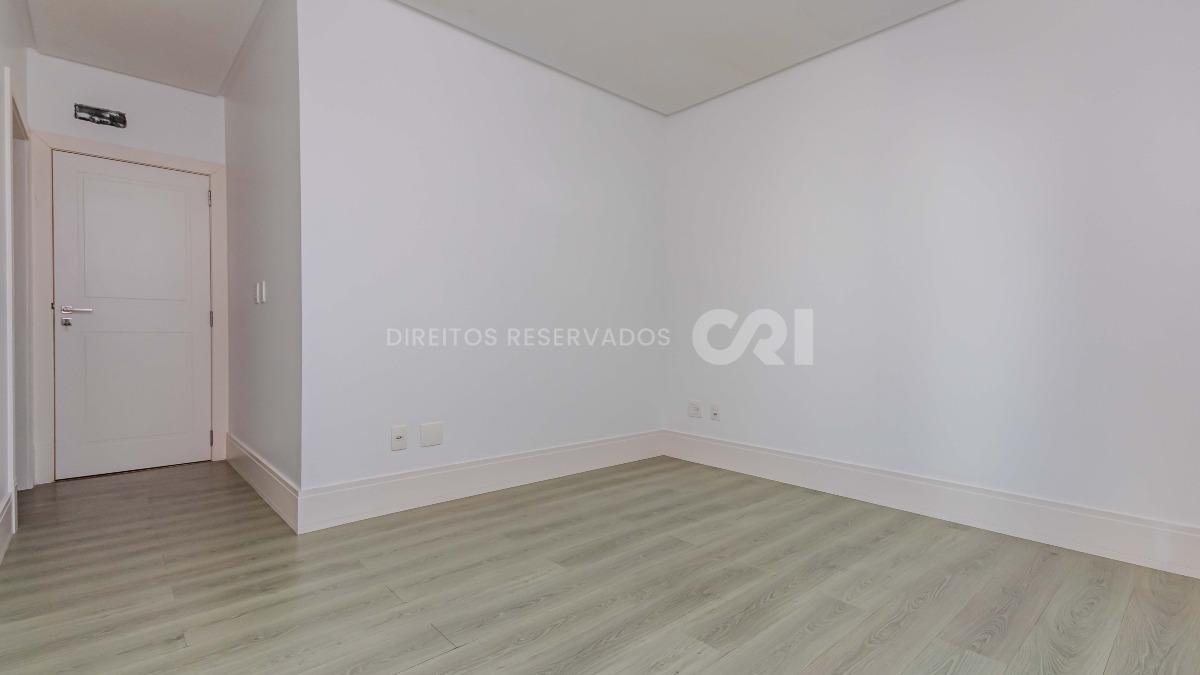 Apartamento com 3 suítes no Edifício Le Park na Avenida Brasil em Balneário Camboriú