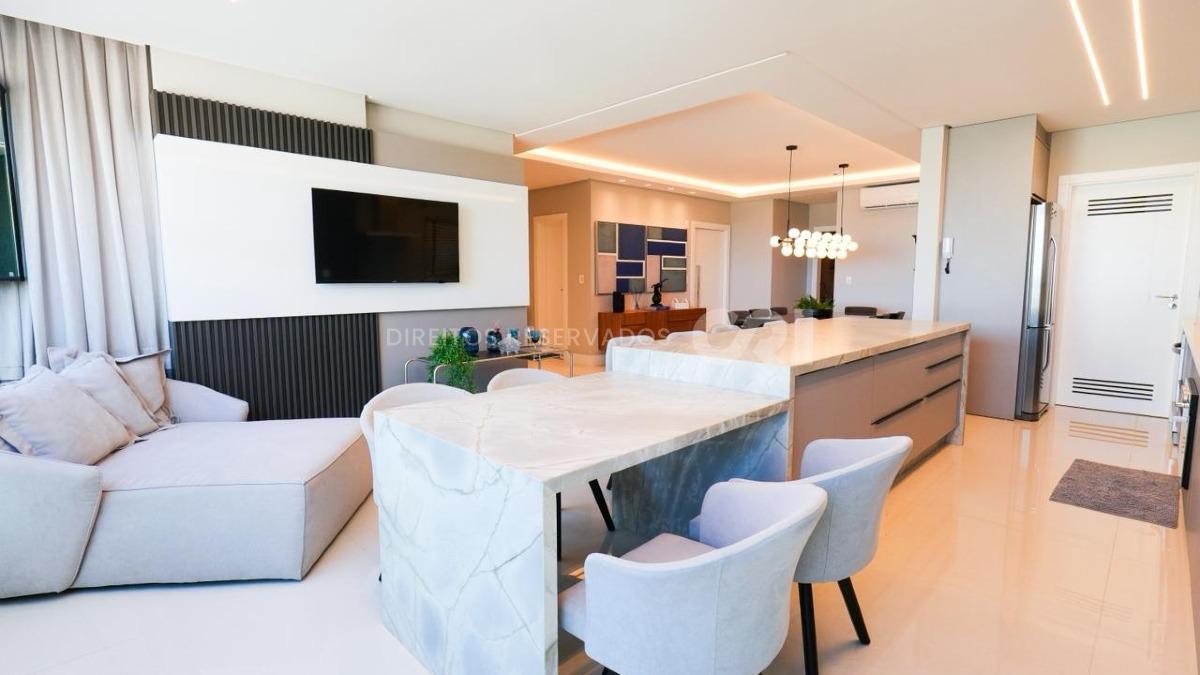Apartamento com 4 suítes no Residencial Villa de Siena na Meia Praia em Itapema