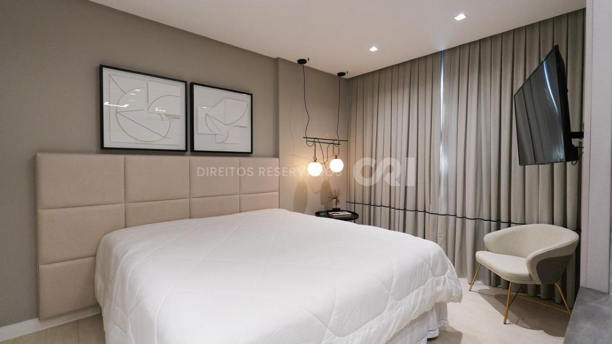 Apartamento com 4 suítes no Residencial Villa de Siena na Meia Praia em Itapema