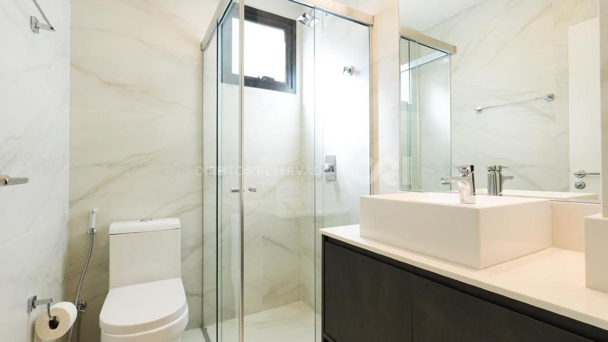 Apartamento com 4 suítes no Residencial Villa de Siena na Meia Praia em Itapema