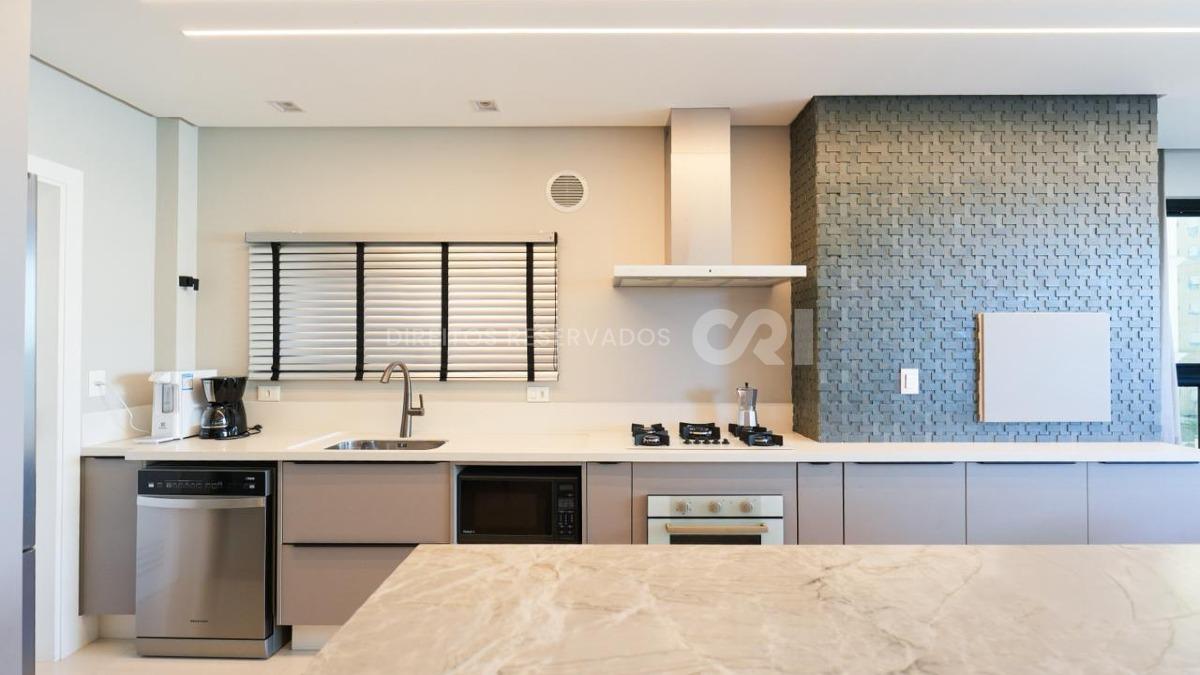 Apartamento com 4 suítes no Residencial Villa de Siena na Meia Praia em Itapema