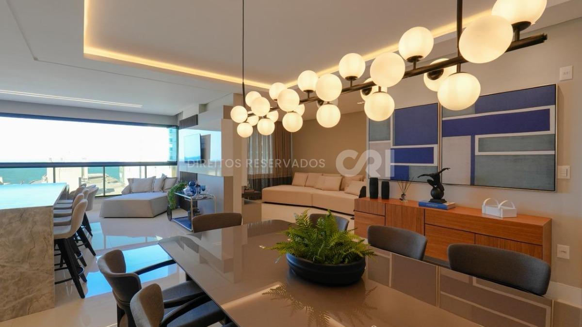 Apartamento com 4 suítes no Residencial Villa de Siena na Meia Praia em Itapema