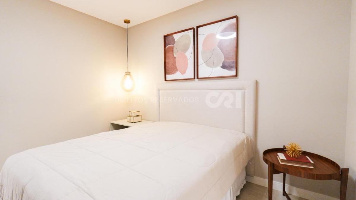 Apartamento com 4 suítes no Residencial Villa de Siena na Meia Praia em Itapema