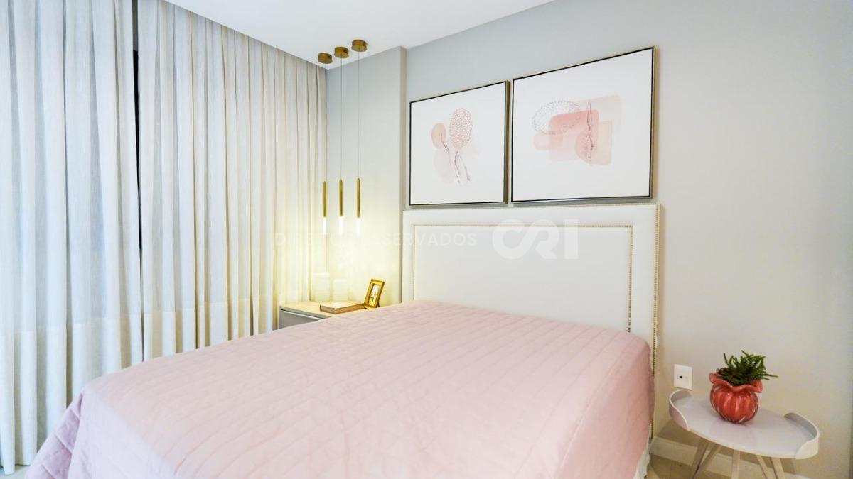 Apartamento com 4 suítes no Residencial Villa de Siena na Meia Praia em Itapema
