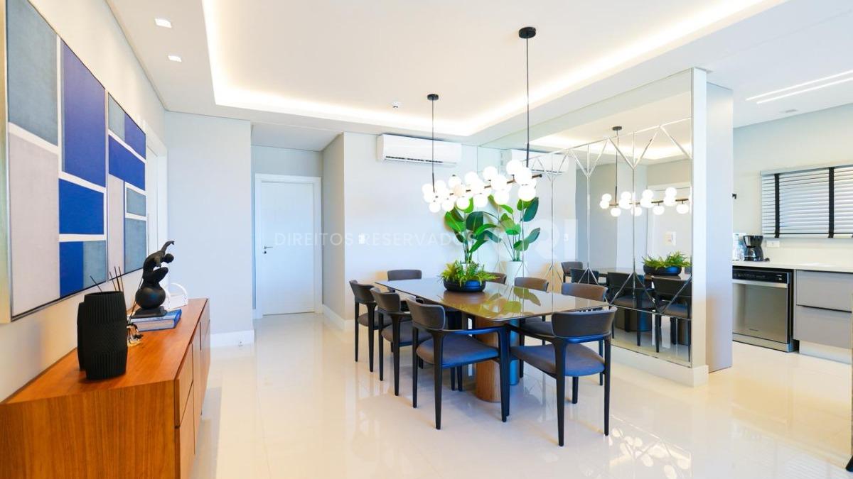 Apartamento com 4 suítes no Residencial Villa de Siena na Meia Praia em Itapema