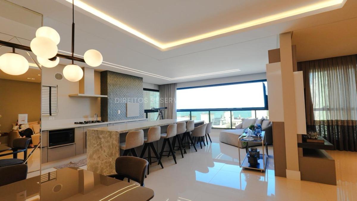 Apartamento com 4 suítes no Residencial Villa de Siena na Meia Praia em Itapema