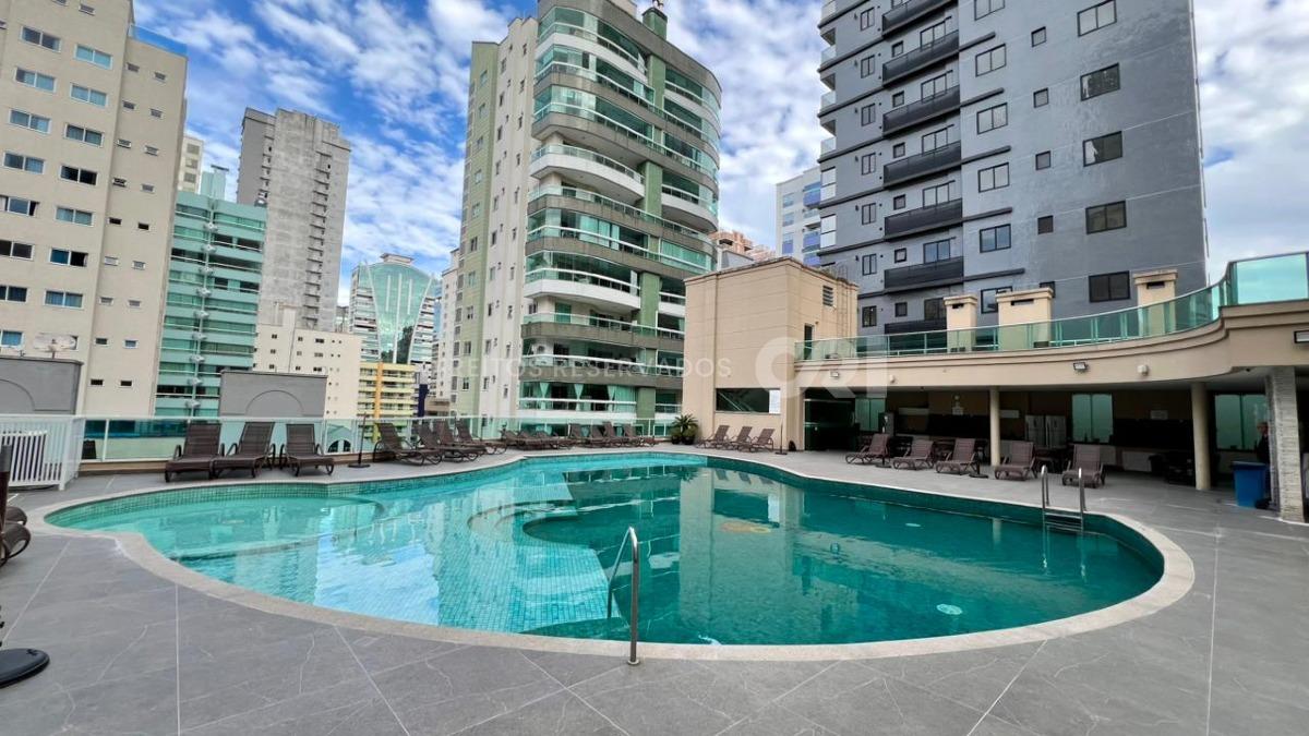 Apartamento com 3 suítes no Residencial Villa do Mar na Meia Praia em Itapema