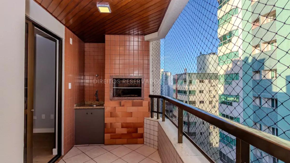 Apartamento com 3 quartos no Edifício Príncipe de Gales no Centro de Balneário Camboriú