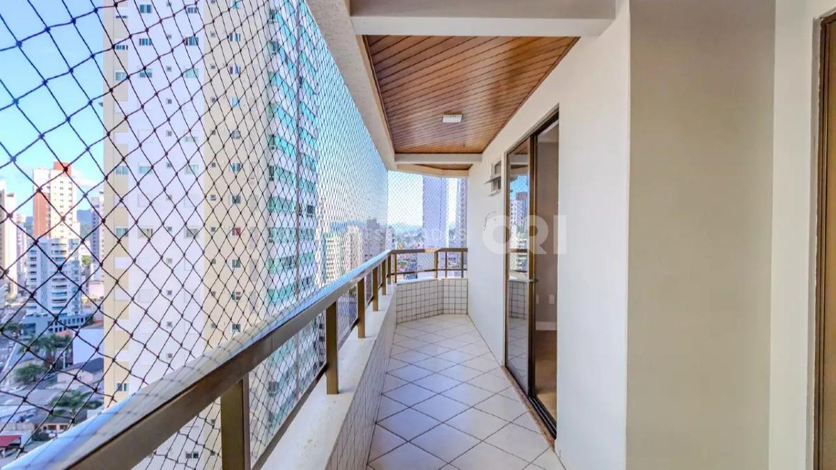 Apartamento com 3 quartos no Edifício Príncipe de Gales no Centro de Balneário Camboriú