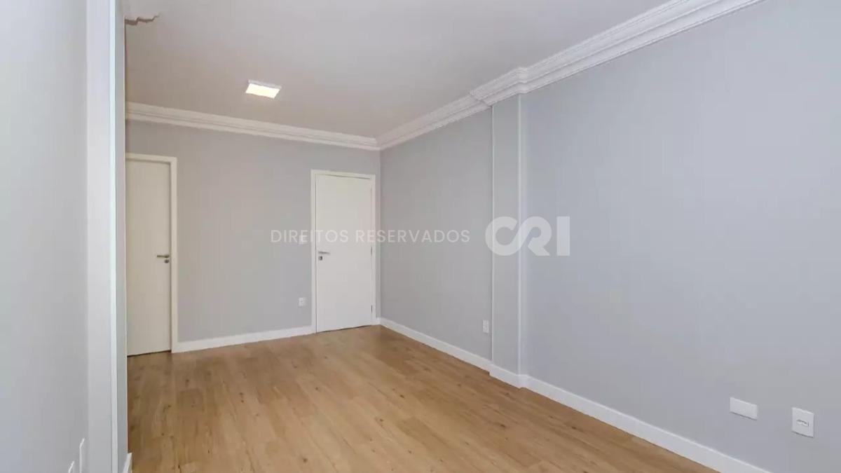 Apartamento com 3 quartos no Edifício Príncipe de Gales no Centro de Balneário Camboriú