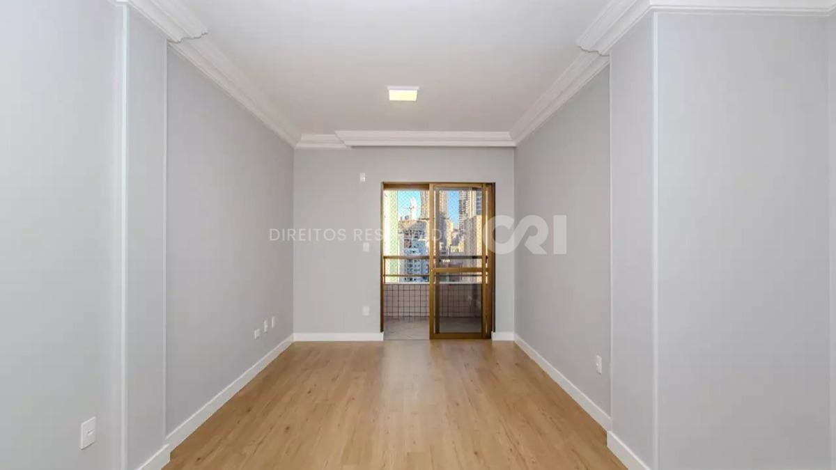 Apartamento com 3 quartos no Edifício Príncipe de Gales no Centro de Balneário Camboriú