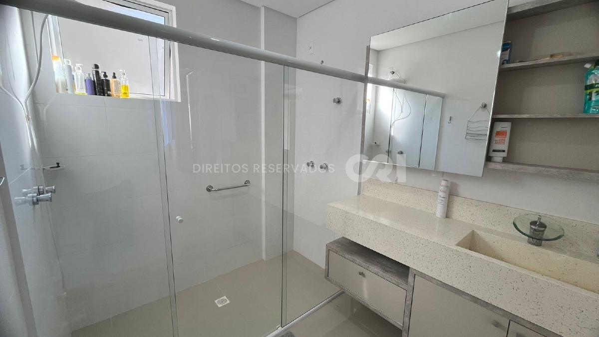 Apartamento com 3 suítes no Edifício Mar de Beaufort 