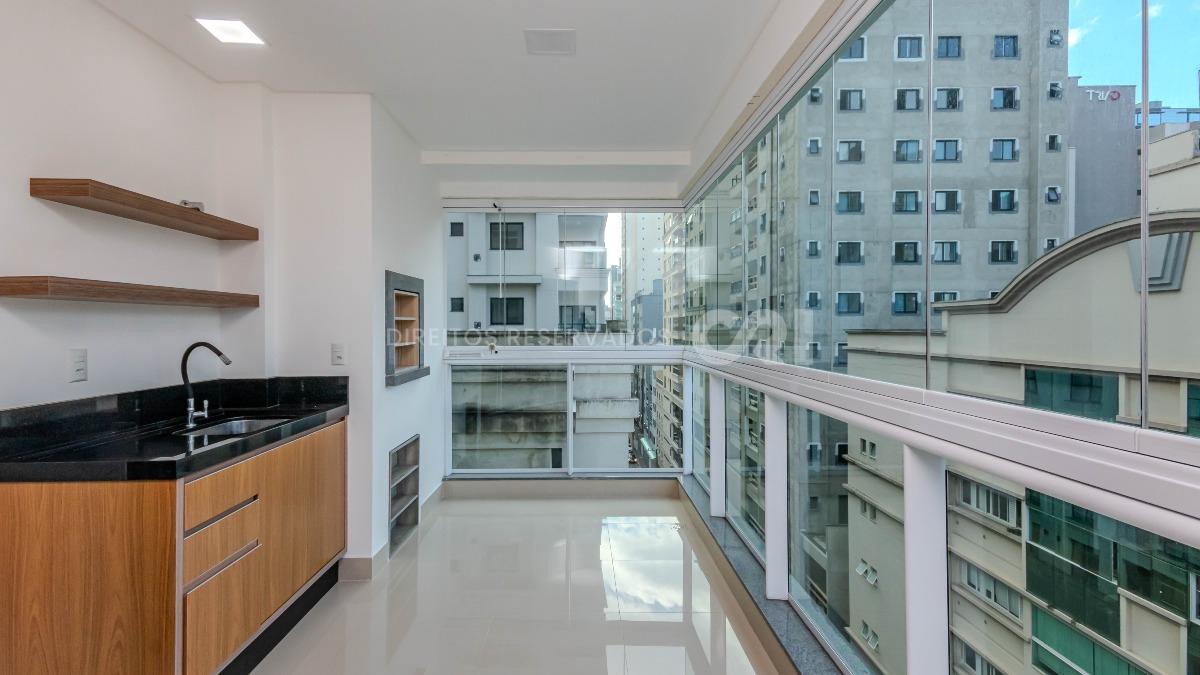 Apartamento com 3 quartos  no Edifício SC Marine na Meia Praia em Itapema