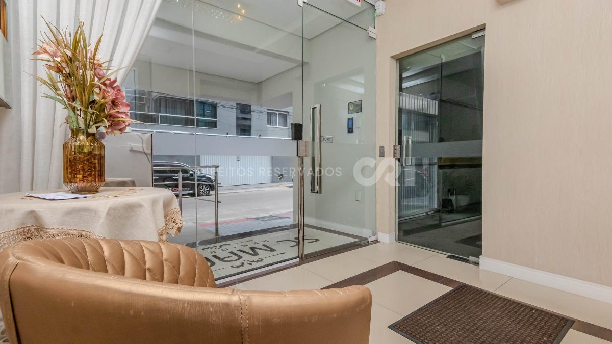 Apartamento com 3 quartos  no Edifício SC Marine na Meia Praia em Itapema