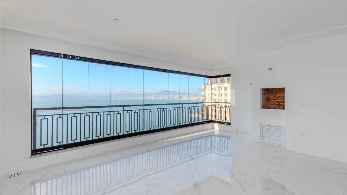 Apartamento com 4 suítes no Edifício Magnólia no Canto da Praia em Itapema