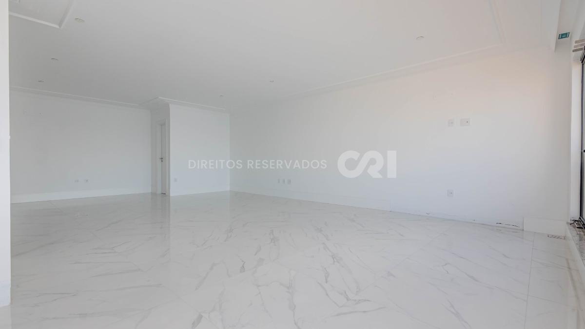 Apartamento com 4 suítes no Edifício Magnólia no Canto da Praia em Itapema