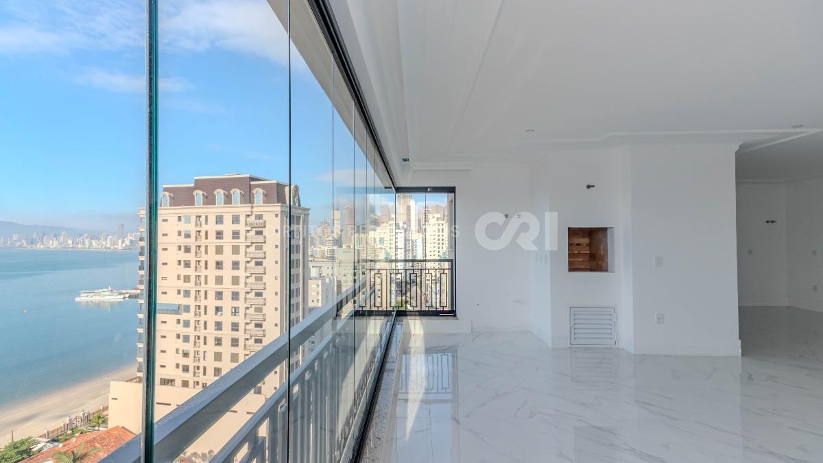 Apartamento com 4 suítes no Edifício Magnólia no Canto da Praia em Itapema