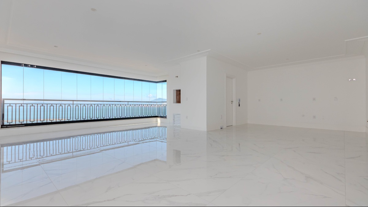 Apartamento com 4 suítes no Edifício Magnólia no Canto da Praia em Itapema