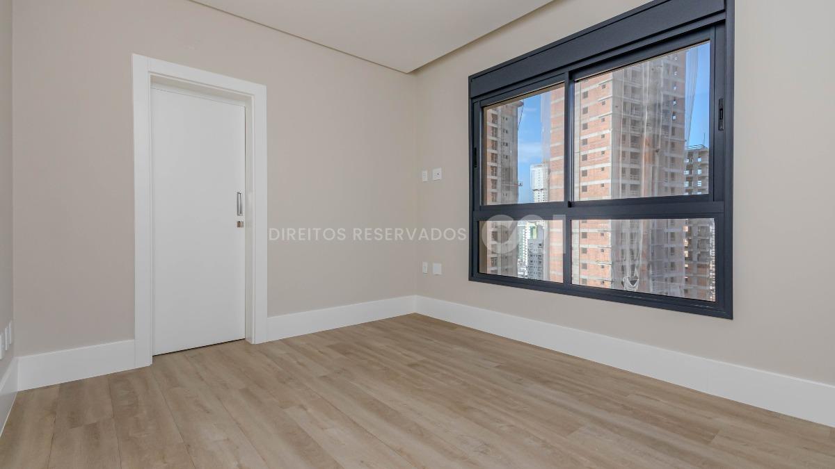 Apartamento com 3 suítes no Edifício Grand Mirage no Centro em Itapema