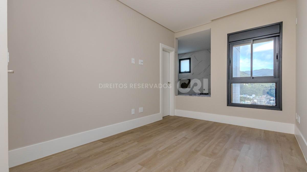Apartamento com 3 suítes no Edifício Grand Mirage no Centro em Itapema