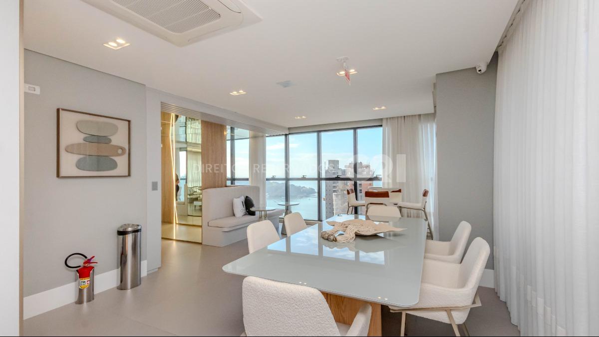 Apartamento com 3 suítes no Edifício Grand Mirage no Centro em Itapema