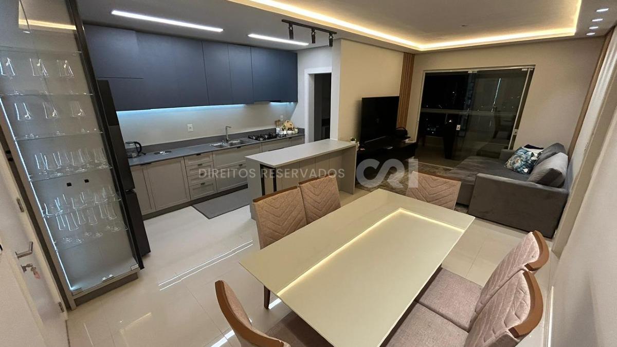 Apartamento com 2 quartos no Vila das Aroeiras na Meia Praia em Itapema