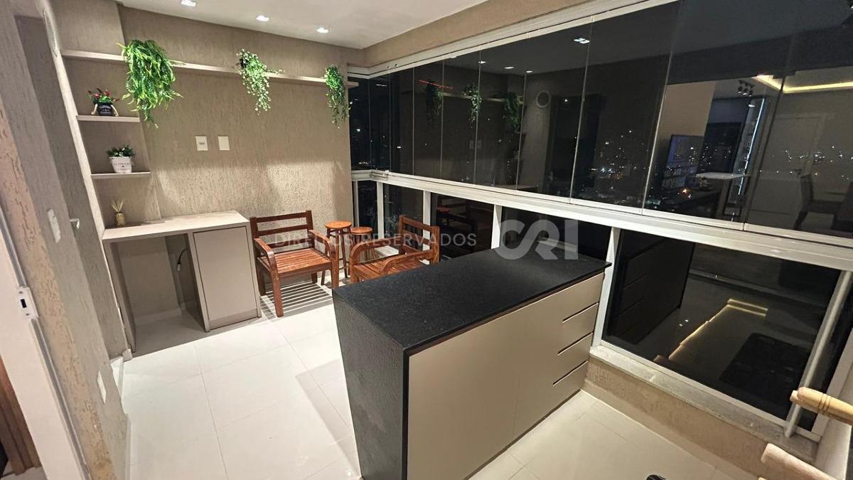 Apartamento com 2 quartos no Vila das Aroeiras na Meia Praia em Itapema