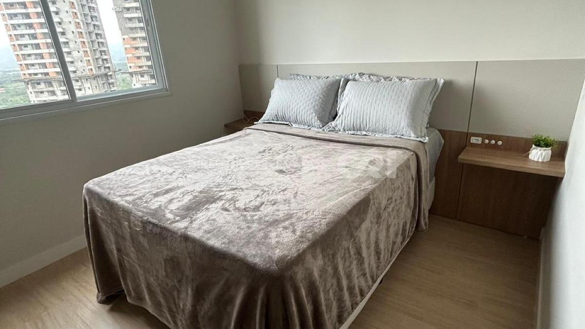 Apartamento com 2 quartos no Vila das Aroeiras na Meia Praia em Itapema