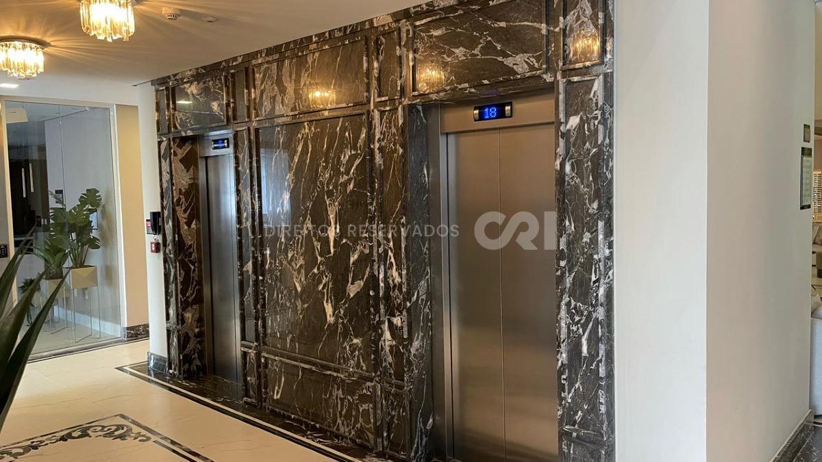 Apartamento com 2 quartos no Vila das Aroeiras na Meia Praia em Itapema