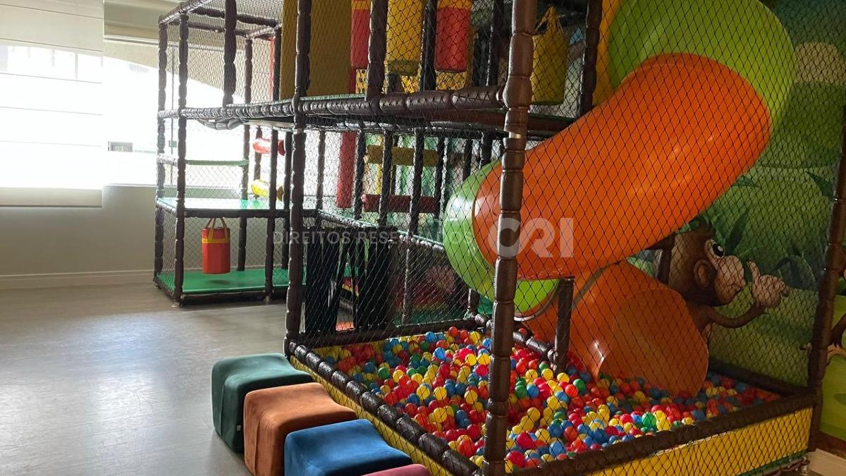 Apartamento com 2 quartos no Vila das Aroeiras na Meia Praia em Itapema
