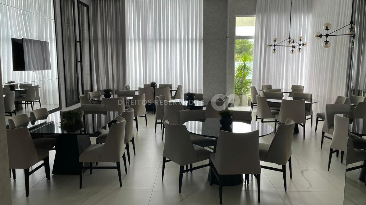 Apartamento com 2 quartos no Vila das Aroeiras na Meia Praia em Itapema