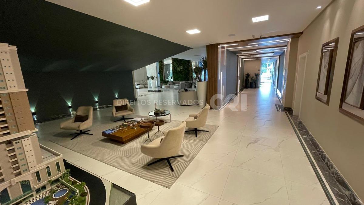 Apartamento com 2 quartos no Vila das Aroeiras na Meia Praia em Itapema