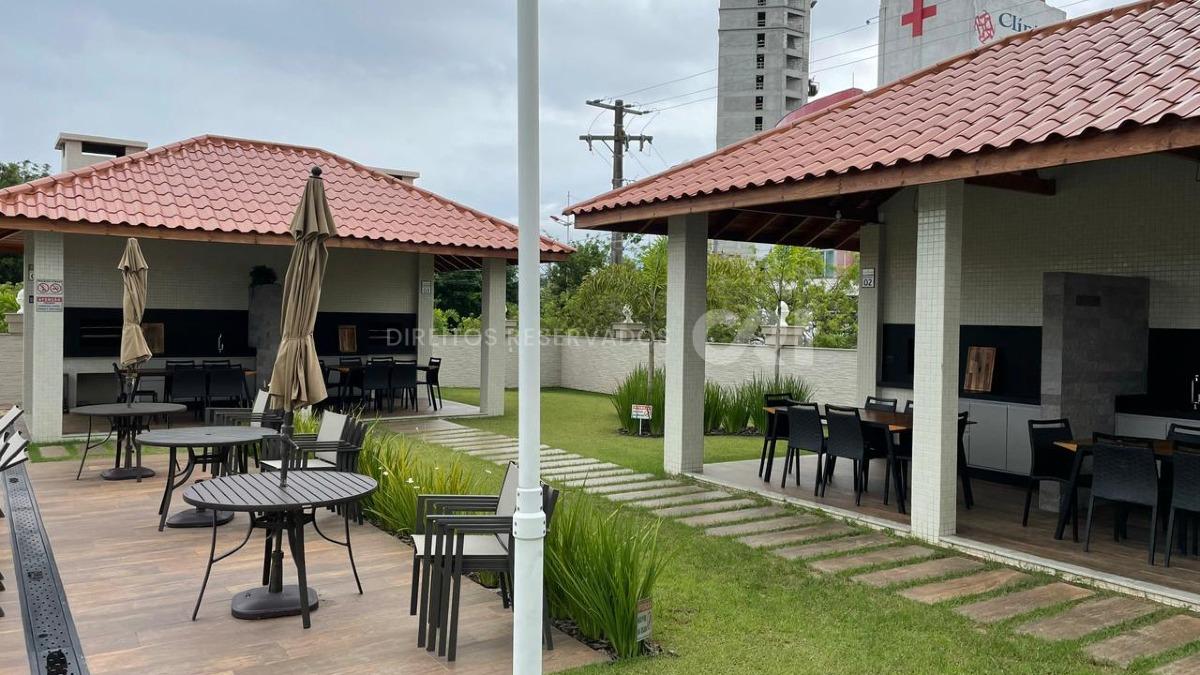 Apartamento com 2 quartos no Vila das Aroeiras na Meia Praia em Itapema