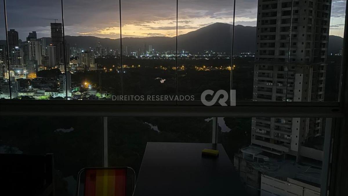 Apartamento com 2 quartos no Vila das Aroeiras na Meia Praia em Itapema