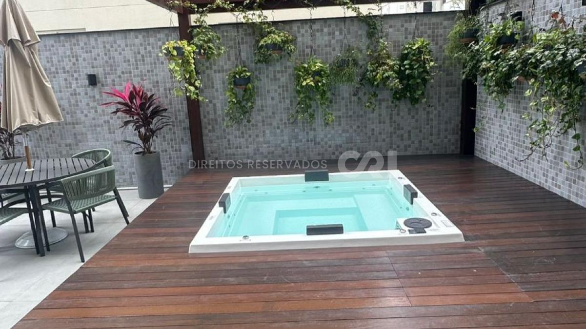 Apartamento com 3 suítes no Edifício Le Voyage na Meia Praia em Itapema