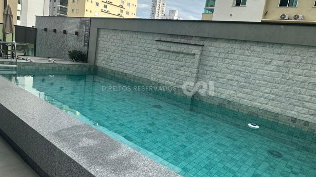 Apartamento com 3 suítes no Edifício Le Voyage na Meia Praia em Itapema