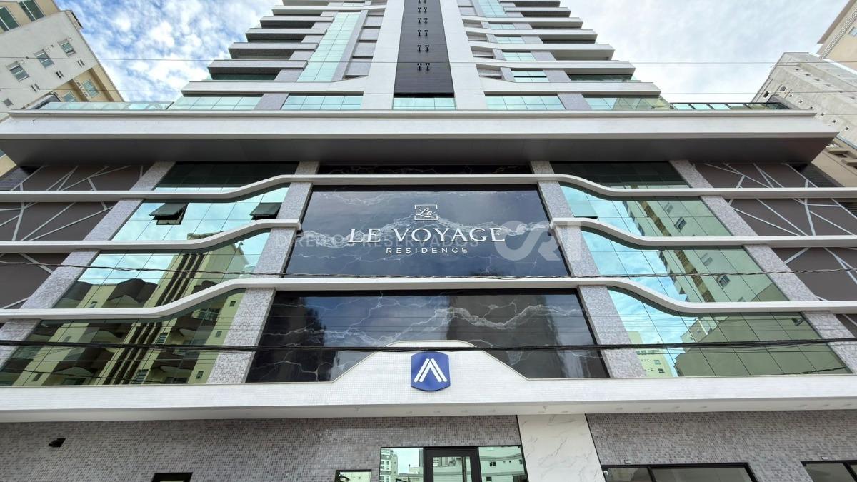 Apartamento com 3 suítes no Edifício Le Voyage na Meia Praia em Itapema