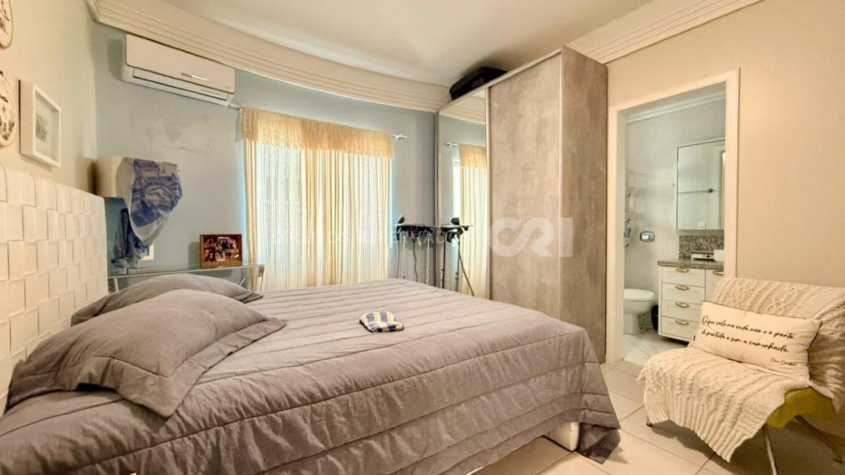 Apartamento com 3 quartos no Edifício Yucumã na Meia Praia Itapema