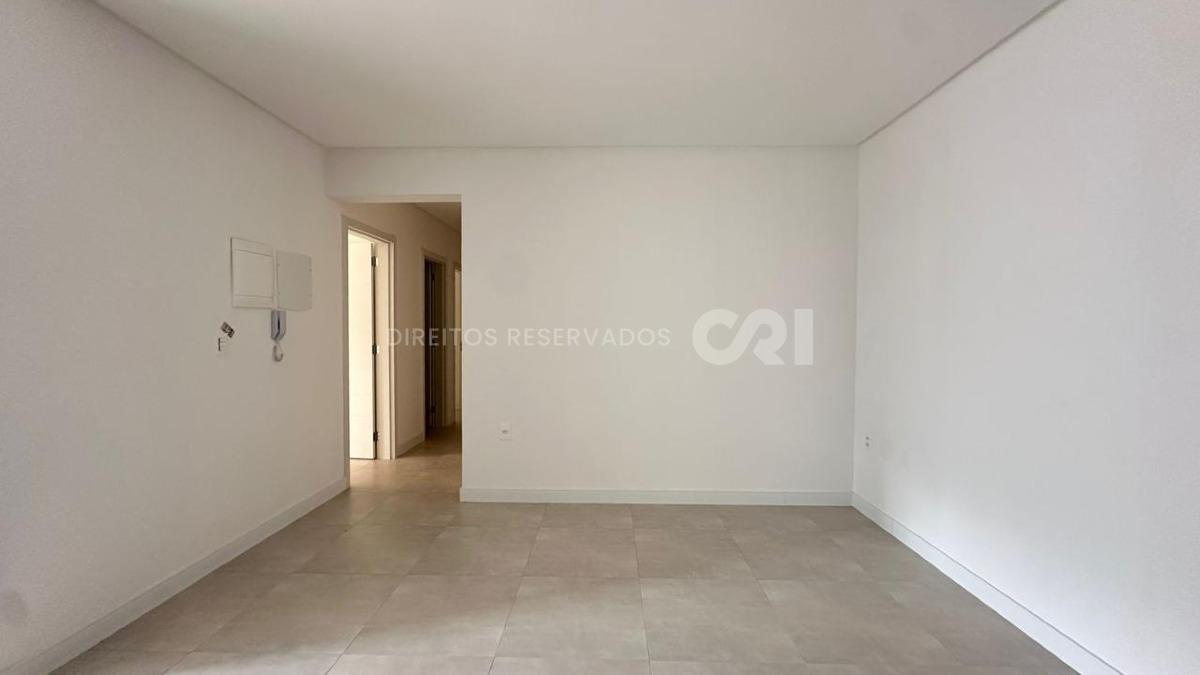 Apartamento com 3 suítes no Edifício Ville de Lyon na Meia Praia em Itapema
